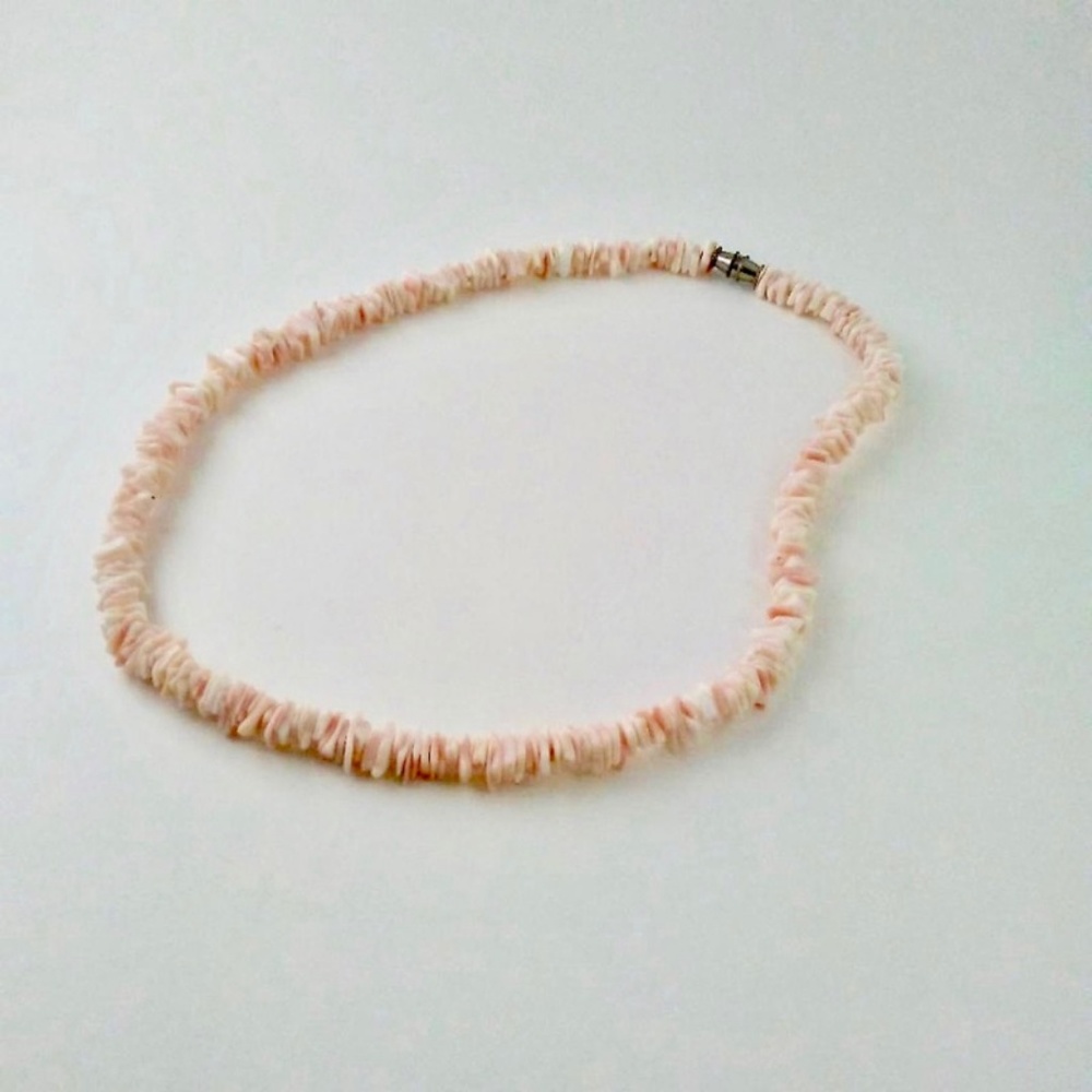 VTG 70s Hawaiian Pink & White Puka Chip Shell Necklace